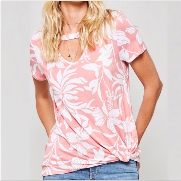 ValMarie Tops - ❤️1 LEFT! Coral & white Hawaiian, w/ Choker!